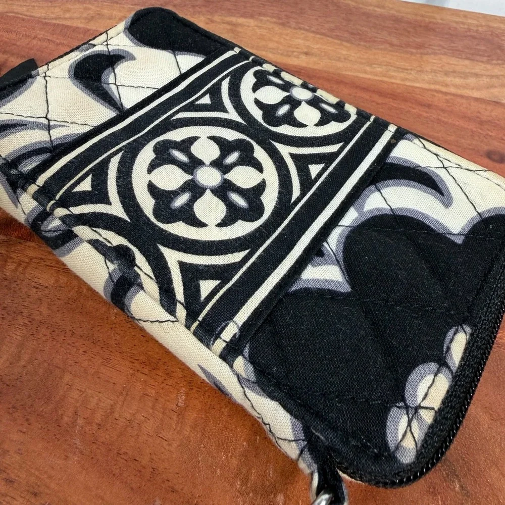 Vera Bradley Wristlet Wallet Black White Geometric Pattern‎ Zip Around Clutch
